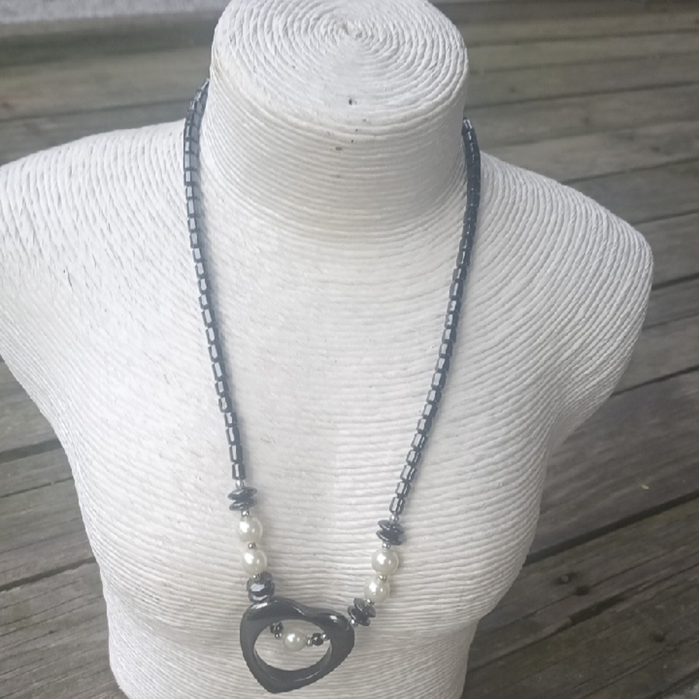 Stunning Pearl and Gun Metal Necklace with Intricate Detailing